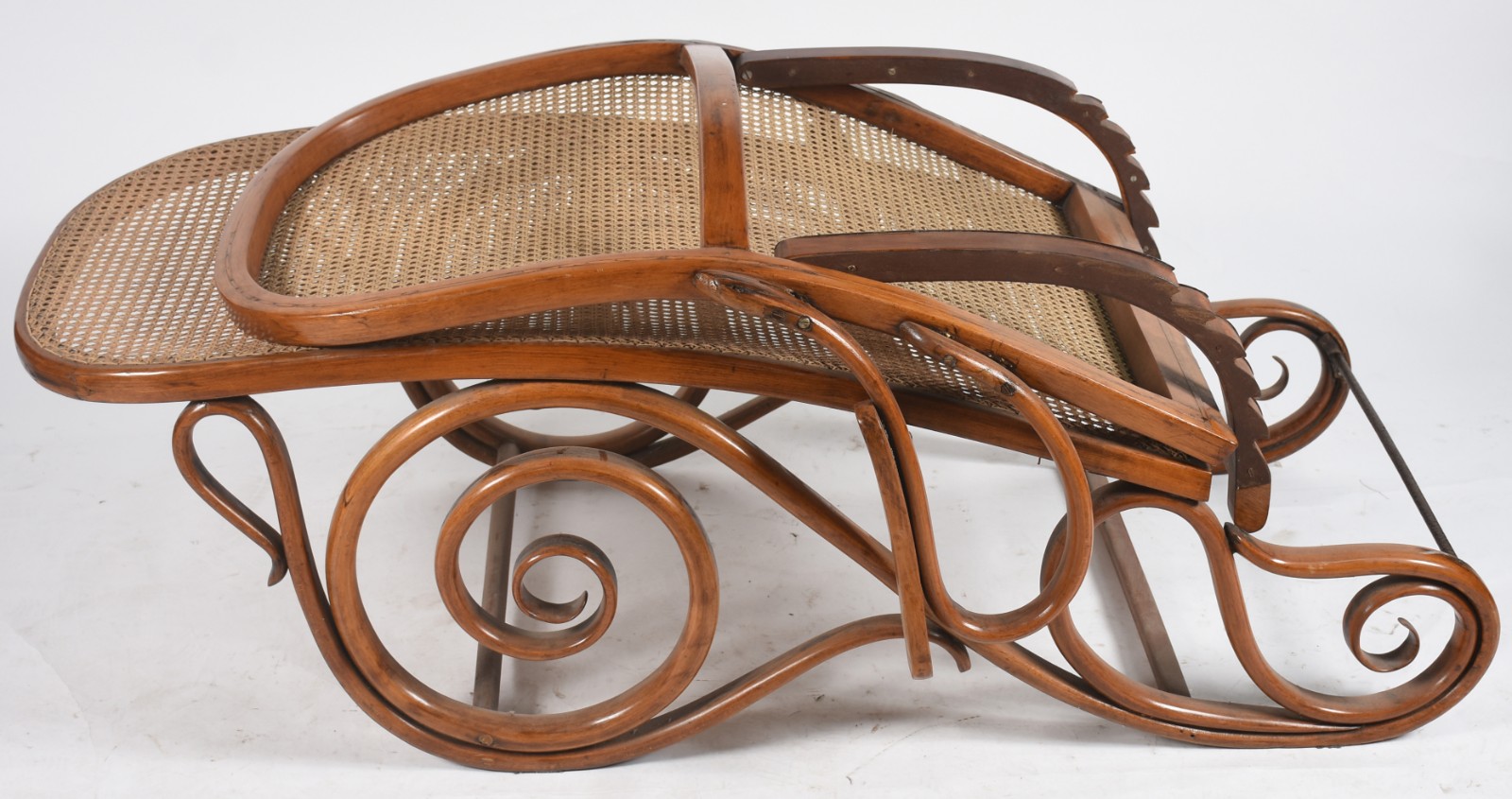 Espreguiçadeira austríaca THONET de madeira nobre e forração em... - foto 3 de 6