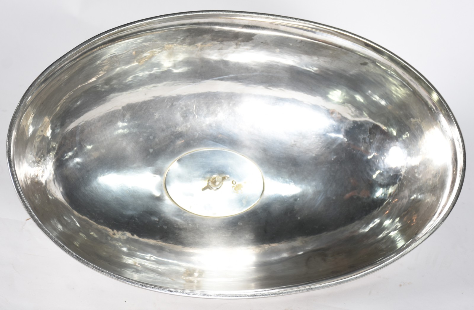 Elegante abafador para alimentos em metal prateado com cinzelados na... - foto 4 de 4