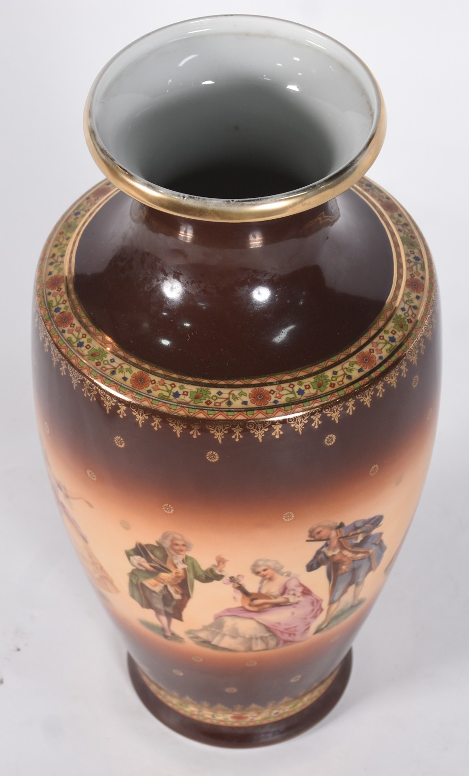 Vaso de porcelana tcheca Royal EPIAG, fundo marrom com cenas... - foto 3 de 5