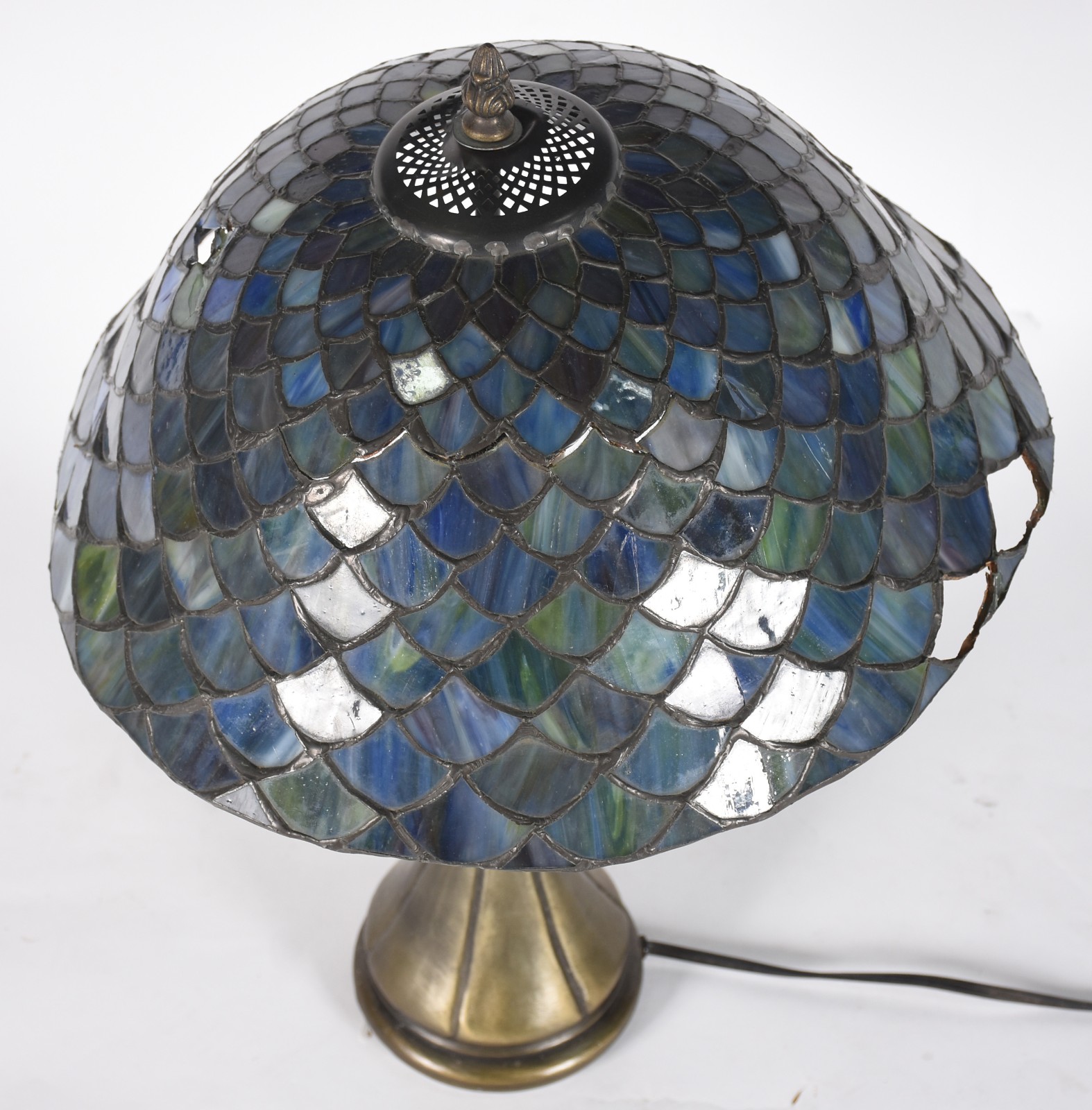 Abatjour estilo Tiffanys com base de metal e cúpula com placas de... - foto 5 de 5