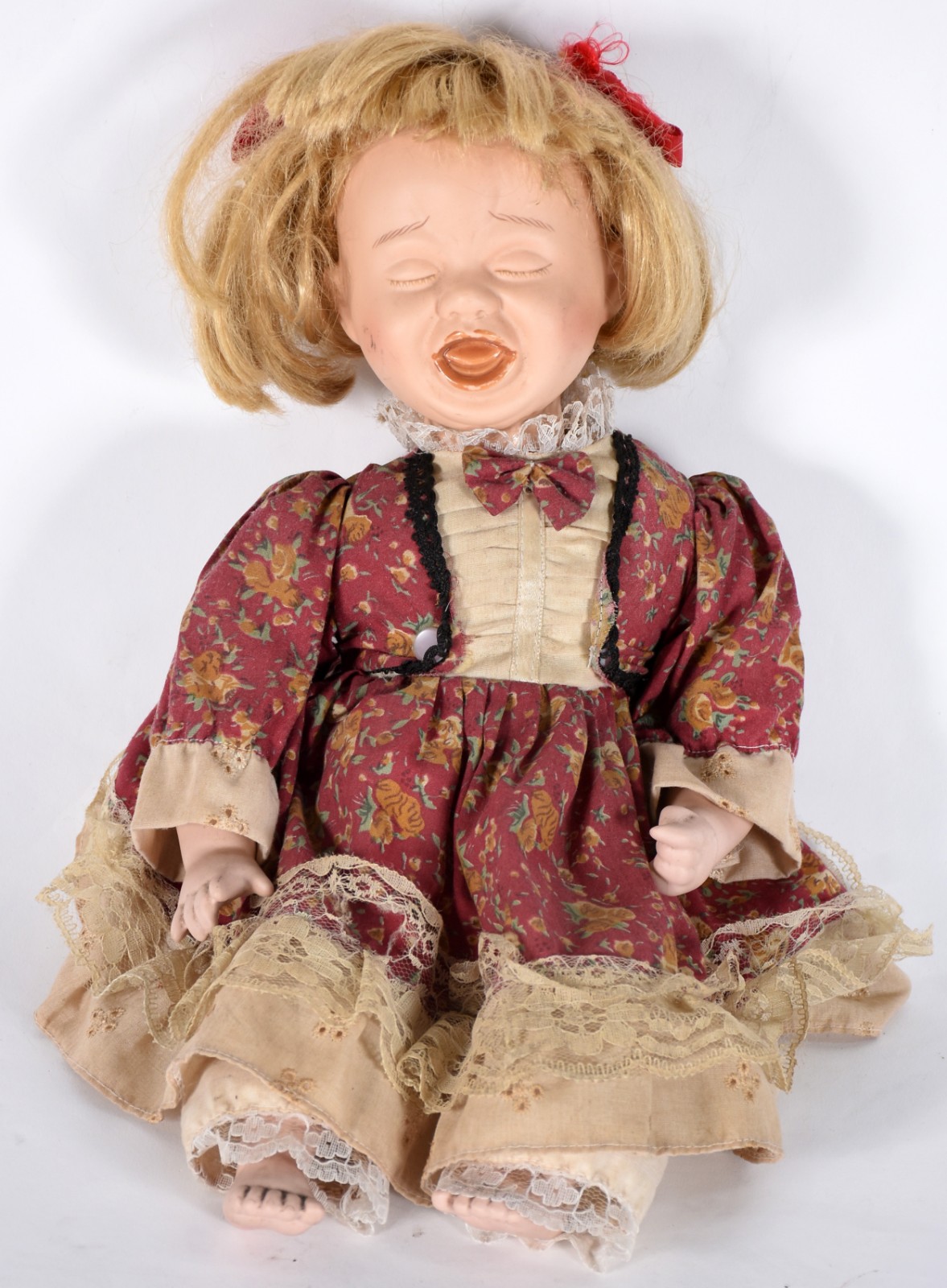 Boneca de porcelana (pé colado). - foto 1 de 5