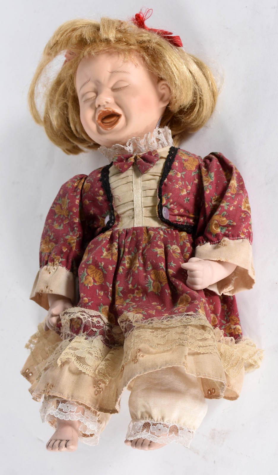 Boneca de porcelana (pé colado). - foto 2 de 5