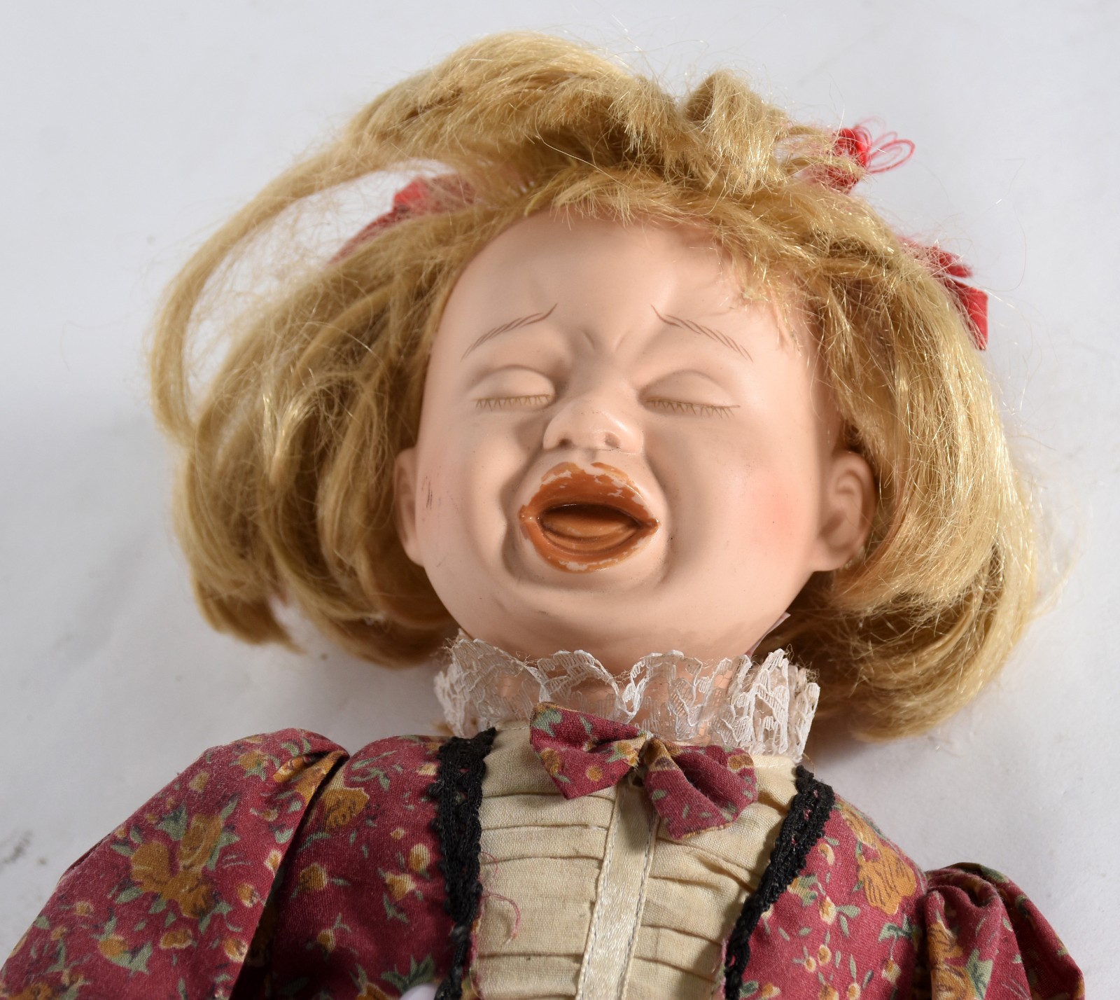 Boneca de porcelana (pé colado). - foto 3 de 5
