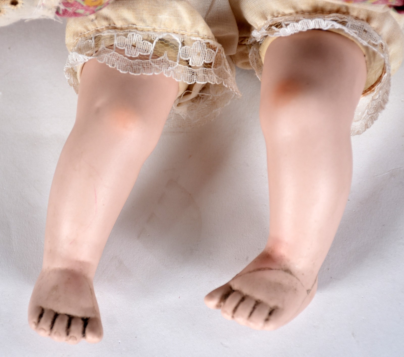 Boneca de porcelana (pé colado). - foto 5 de 5