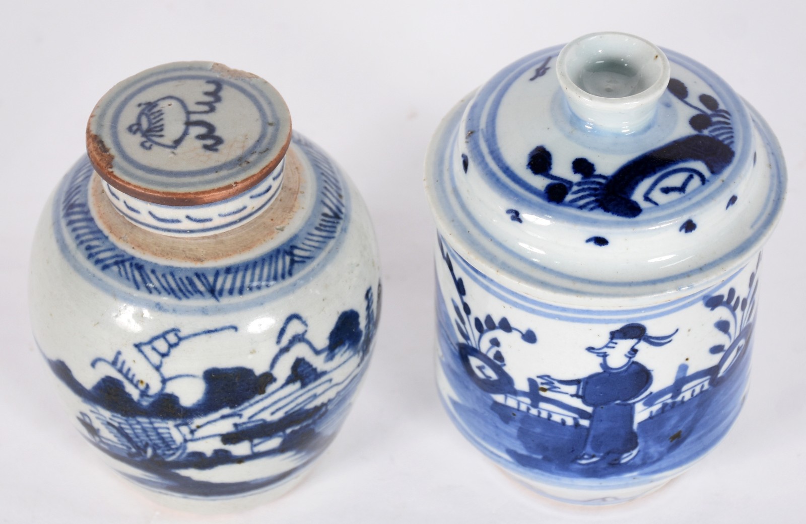 Dois antigos potes orientais de porcelana azul e branca (1 com tampa... - foto 2 de 4