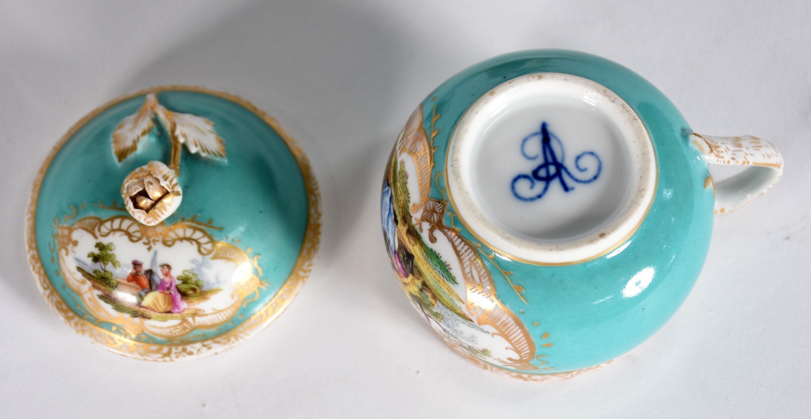 Cinco peças de porcelana sendo cremeira Alemã, pote para sopa com... - foto 5 de 7