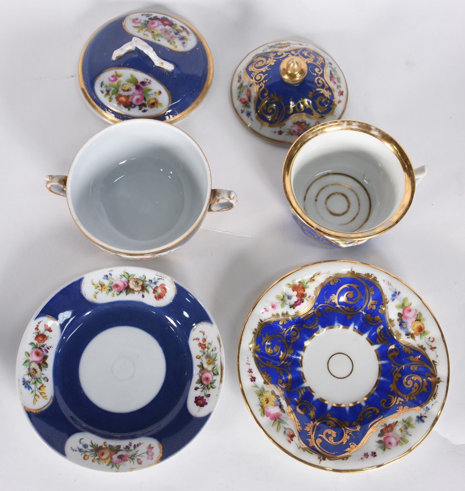 Cinco peças de porcelana sendo cremeira Alemã, pote para sopa com... - foto 6 de 7