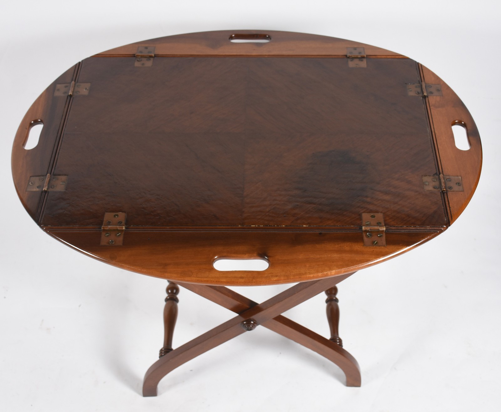 Mesa bar de madeira nobre, apoio sobre cavalete. - foto 1 de 3