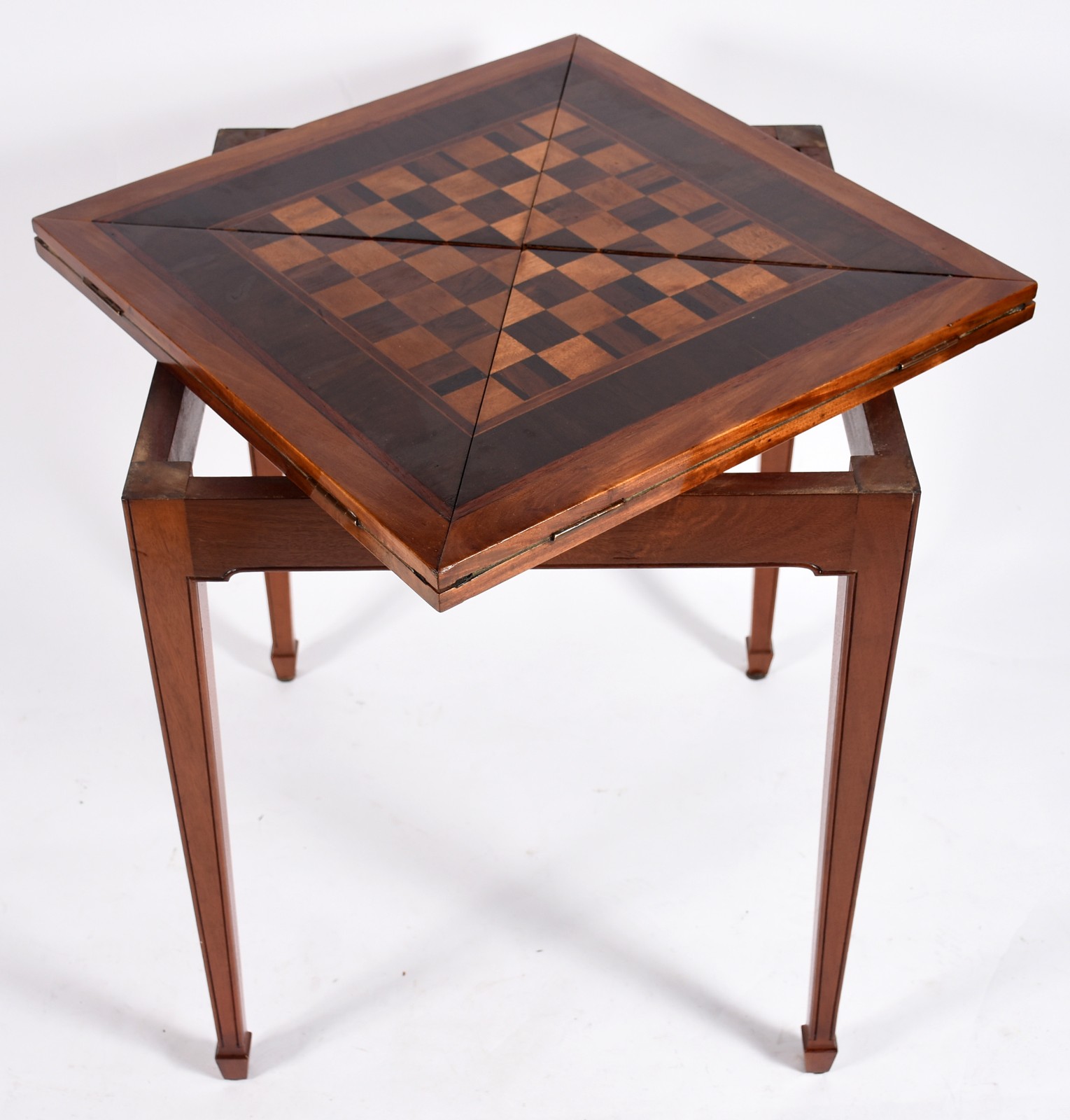 Mesa de madeira nobre feitio quadrada para jogo, tampo com quatro... - foto 2 de 4