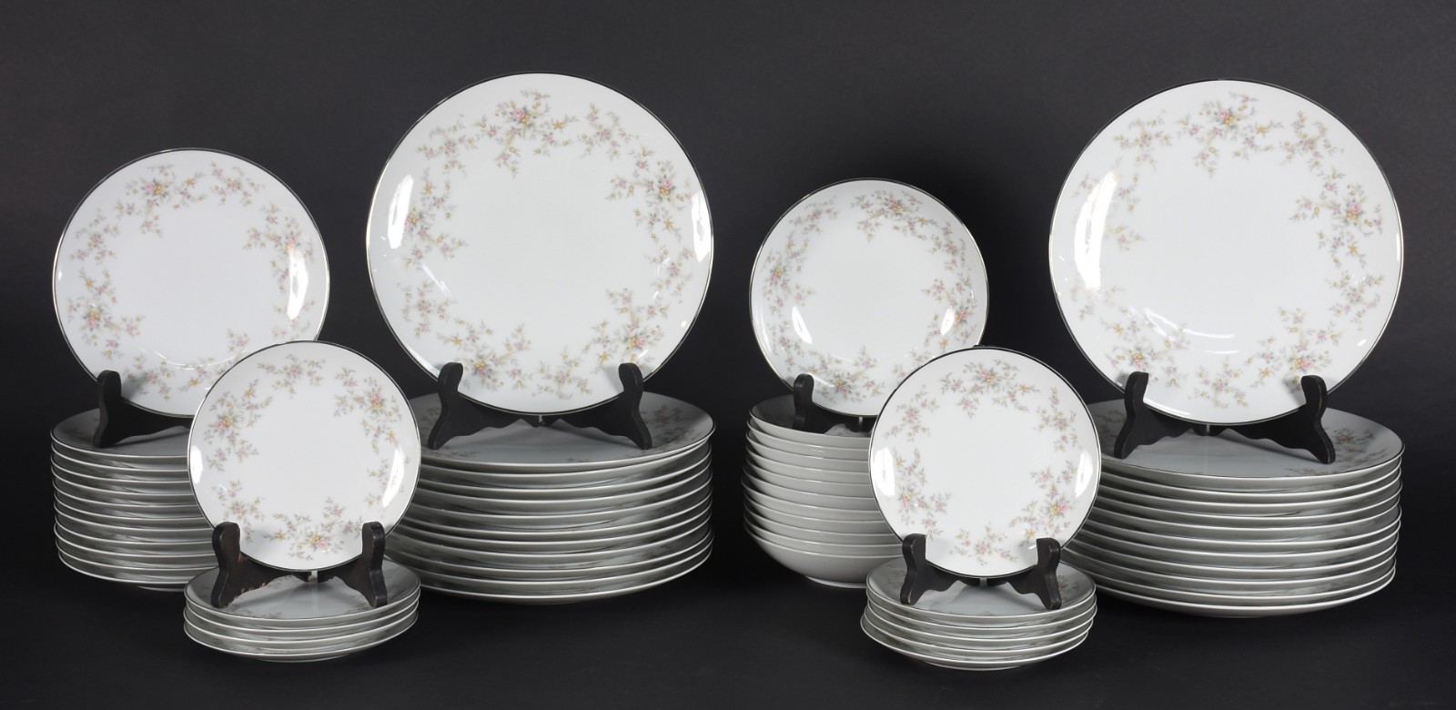 Aparelho de jantar de porcelana japonesa Noritake na cor branco com... - foto 2 de 7