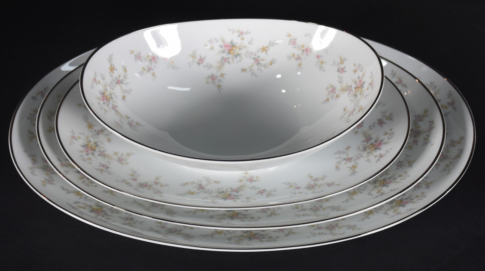 Aparelho de jantar de porcelana japonesa Noritake na cor branco com... - foto 5 de 7