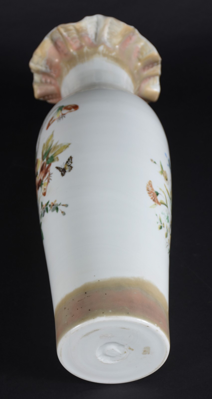 Vaso em opalina soprada branca decorado com flores, folhas e... - foto 4 de 5