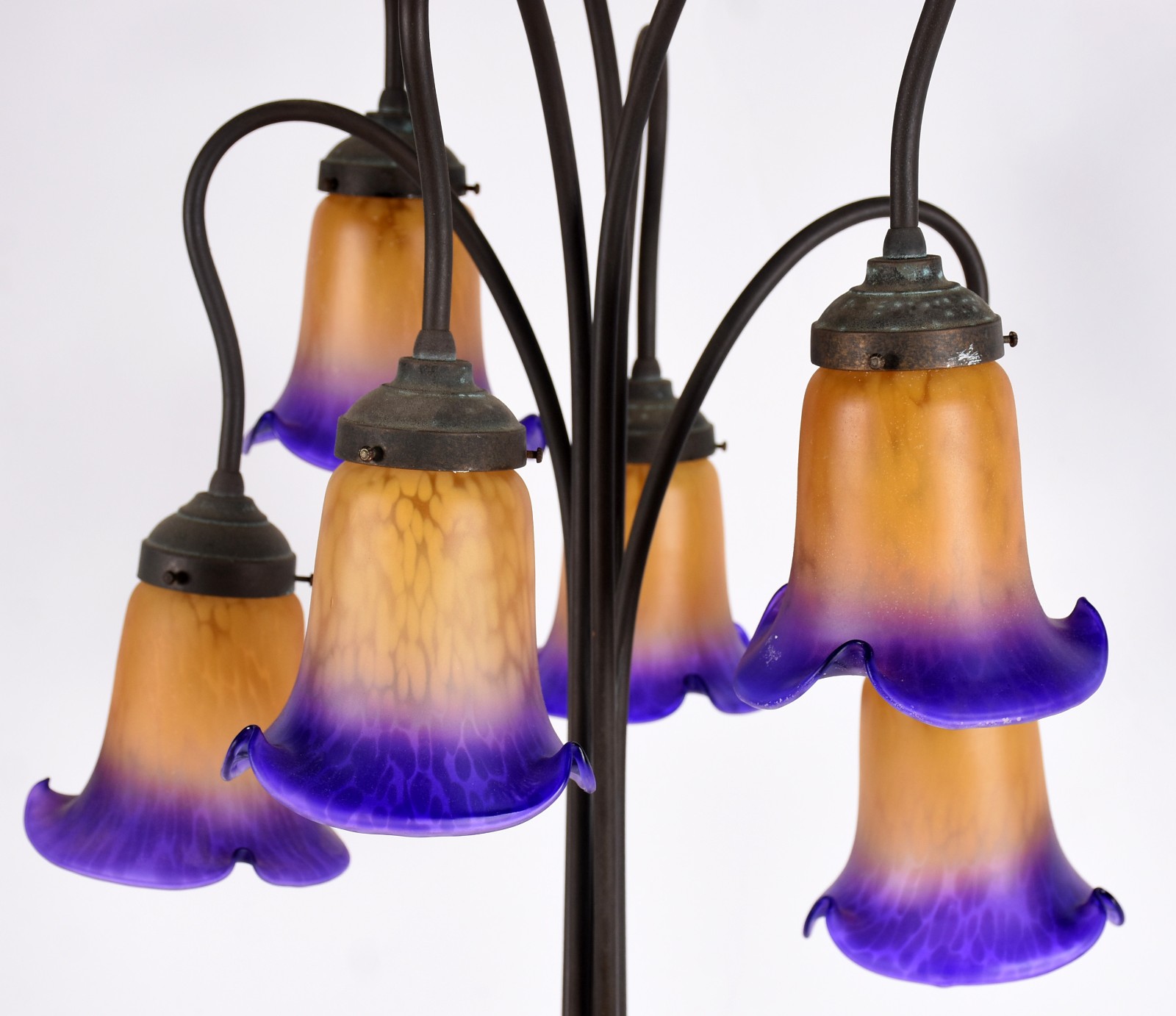 Luminária para 6 luzes estilo Art-Nouveau, em bronze patinado, braços... - foto 2 de 4