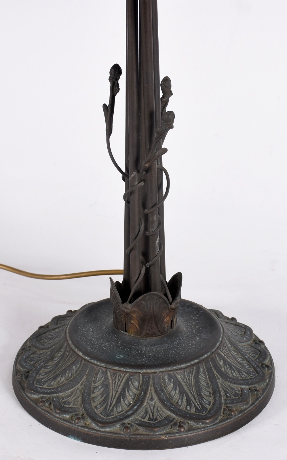 Luminária para 6 luzes estilo Art-Nouveau, em bronze patinado, braços... - foto 3 de 4