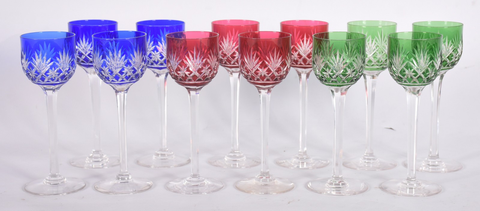 Conjunto com doze cálices de pé alto para vinho de cristal tcheco... - foto 1 de 3