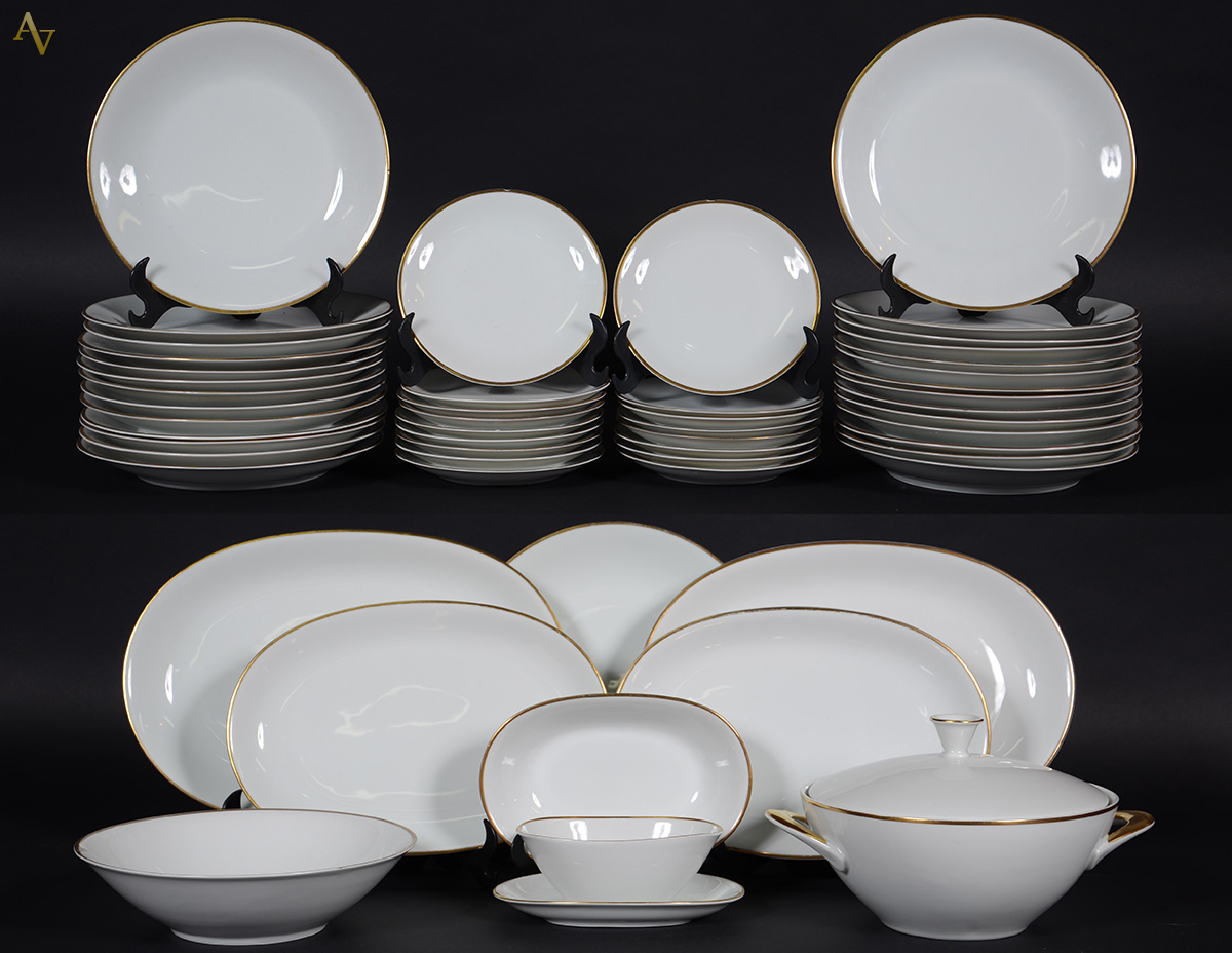 Aparelho de jantar de porcelana branca com friso dourado - Renner...