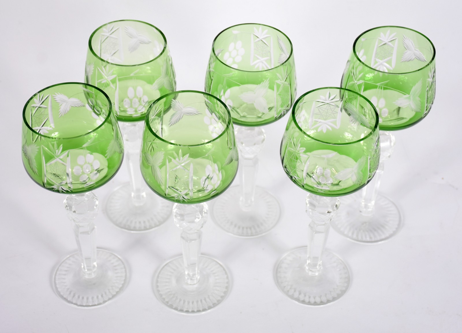 Seis taças para vinho de pé alto de cristal doublé verde com... - foto 2 de 4
