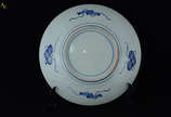 Medalhão de porcelana Imari com decoração em re... - Medalhão de porcelana Imari com decoração em reservas com figuras e flores - 28,5 cm diâmetro