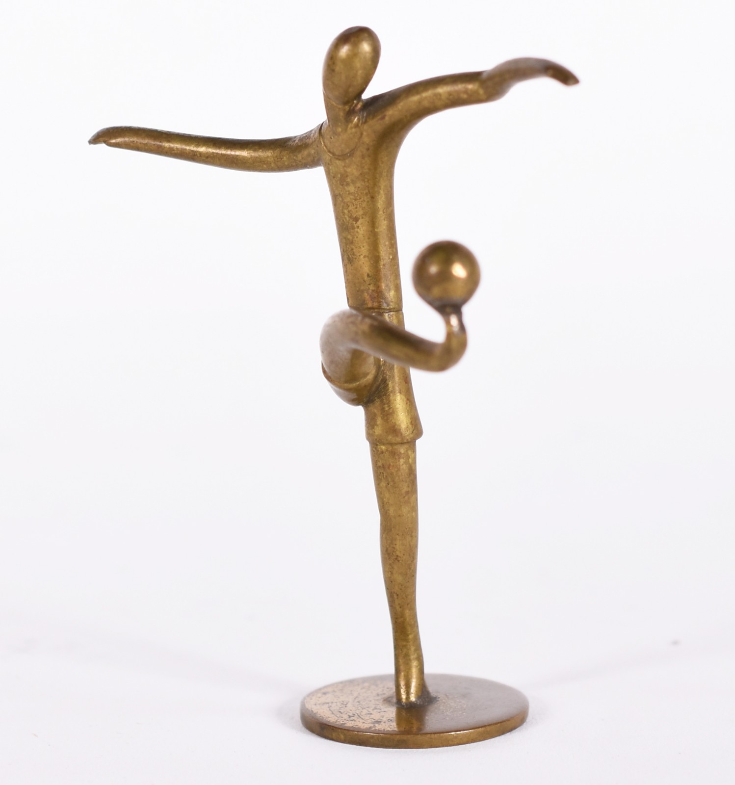 Escultura austríaca de bronze representando jogador de futebol. - foto 3 de 4