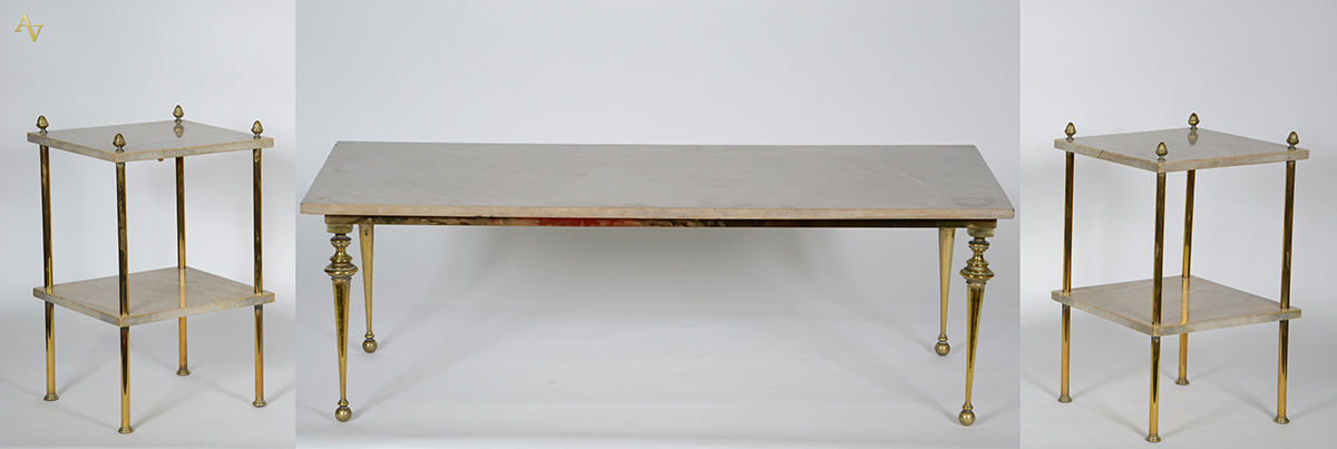 Conjunto de mesa de centro e par de laterais, pés de bronze e tampos...