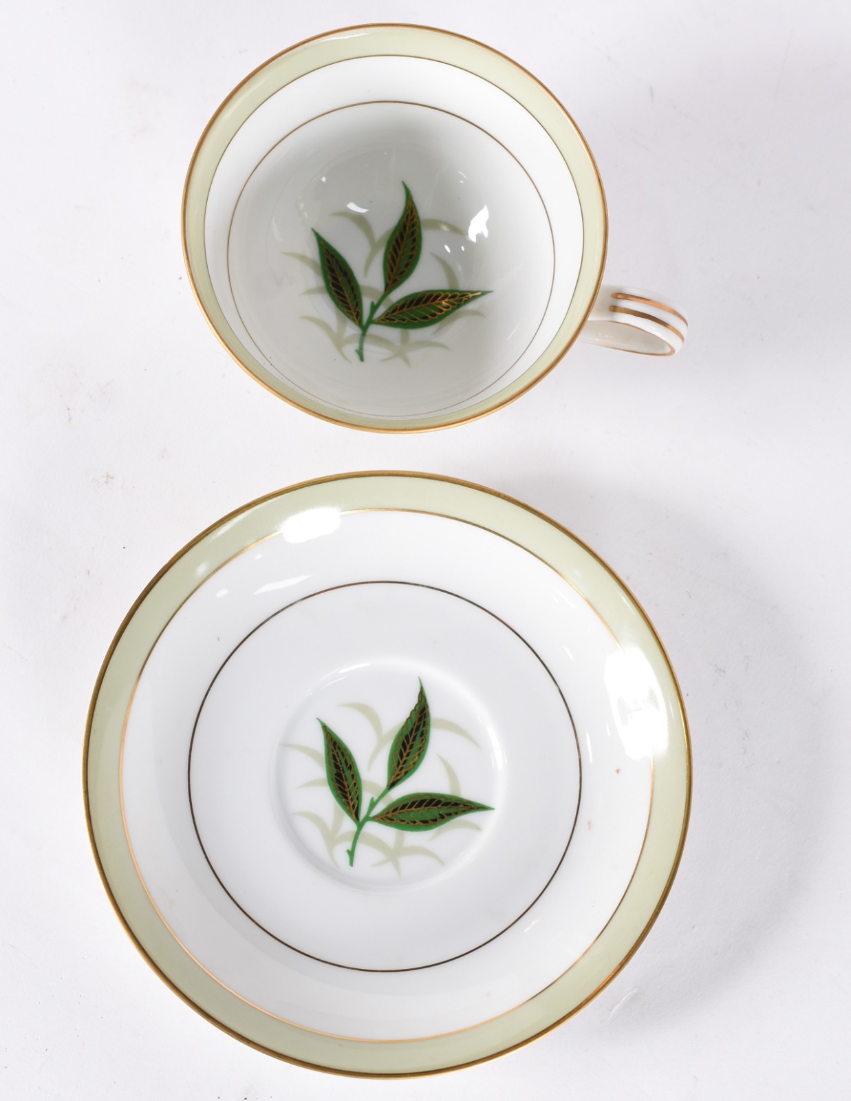 Serviço de chá de porcelana Noritake composto de 6 xícaras com pires... - foto 3 de 5