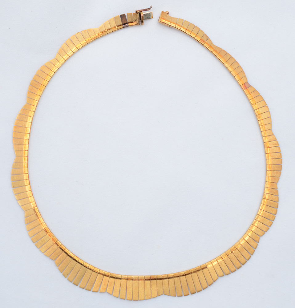 Gargantilha de ouro 18 k - Peso 37 g - Comprimento 41 cm.