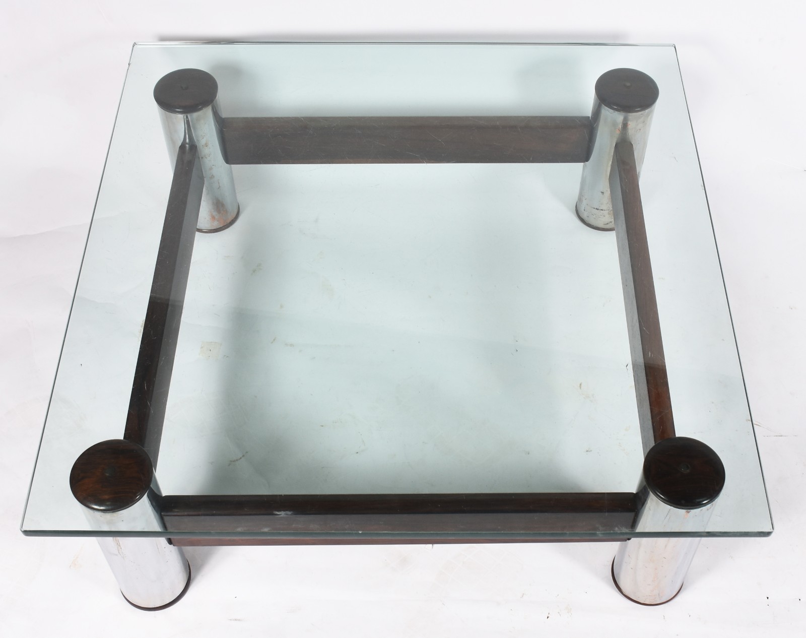 Mesa de centro com base de metal e madeira nobre, tampo de vidro... - foto 3 de 7