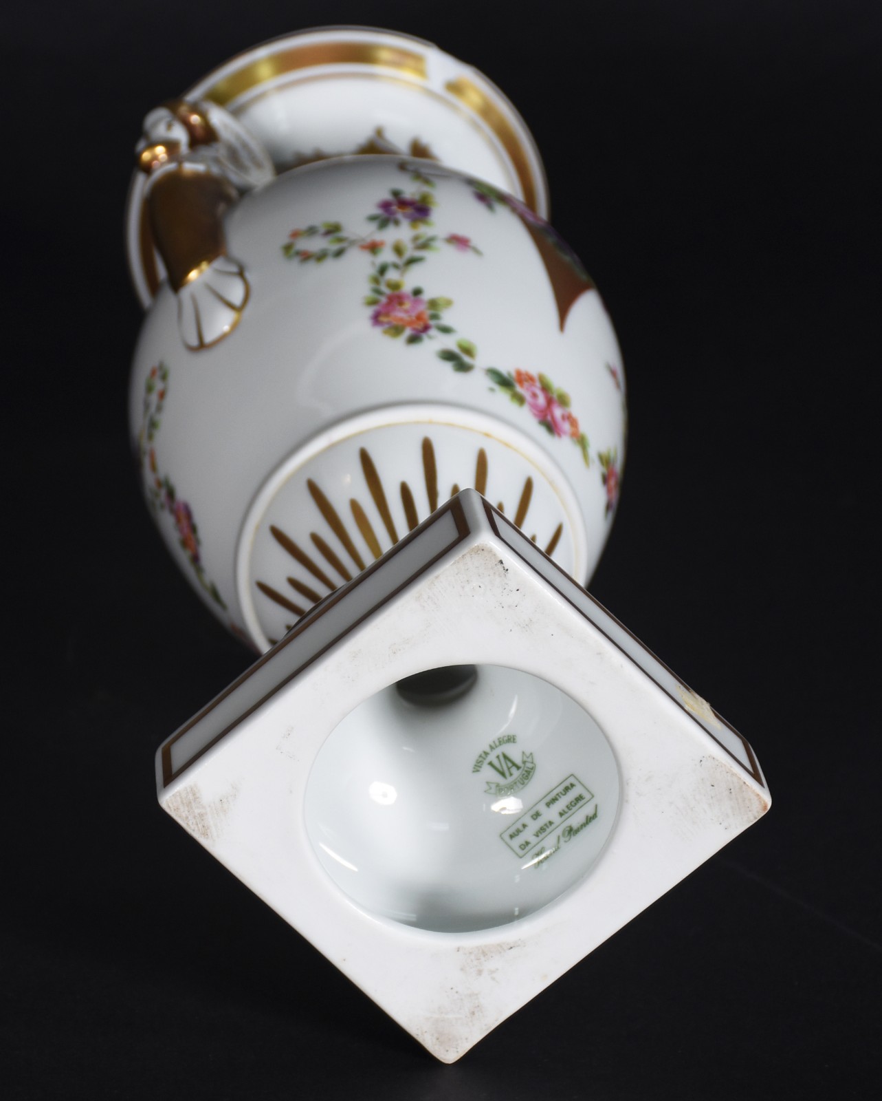 Vaso de porcelana portuguesa Vista Alegre com flores em policromia e... - foto 5 de 6