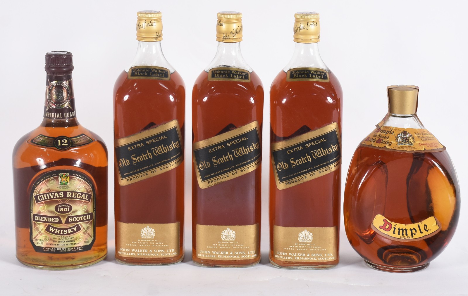 Cinco garrafas de Whisky sendo, 3 Black Label, 1 Chivas Regal e 1... - foto 1 de 6