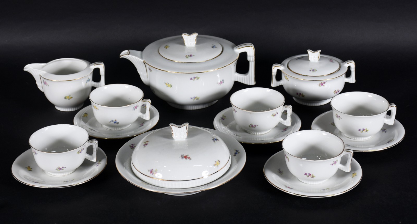 Serviço de chá de porcelana tcheca composto de 5 xícaras com pires... - foto 1 de 4