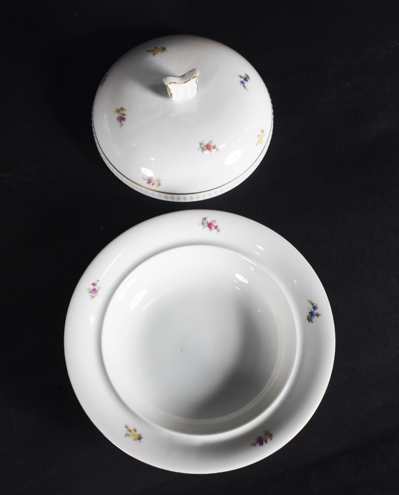 Serviço de chá de porcelana tcheca composto de 5 xícaras com pires... - foto 4 de 4