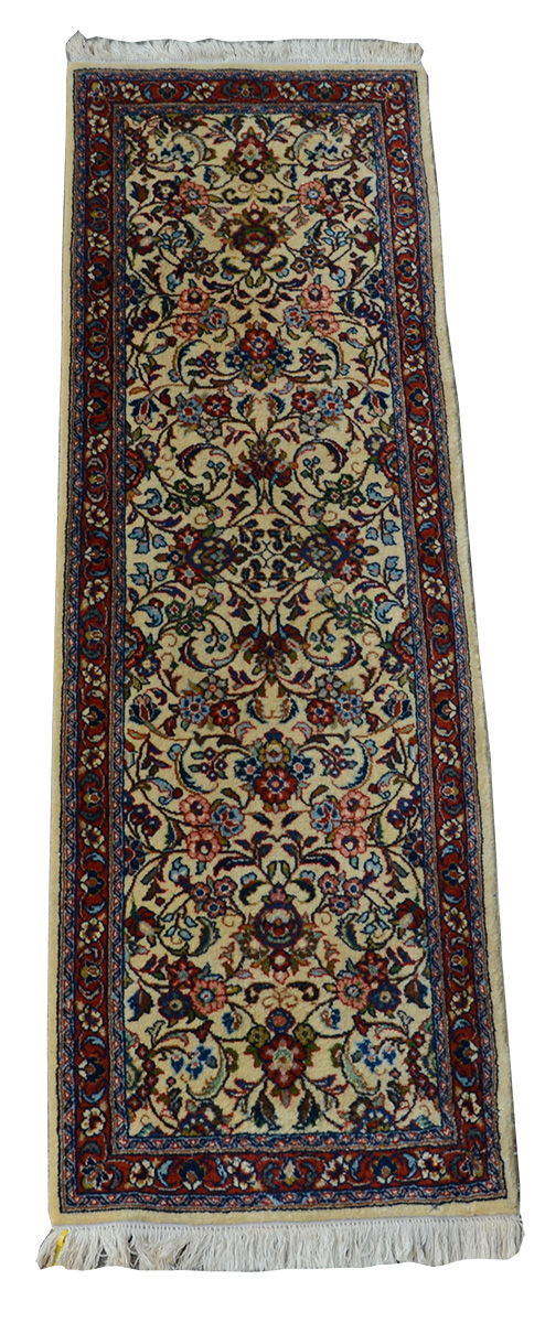 Passadeira Mahallat medindo 1,94 x 0,60 m.