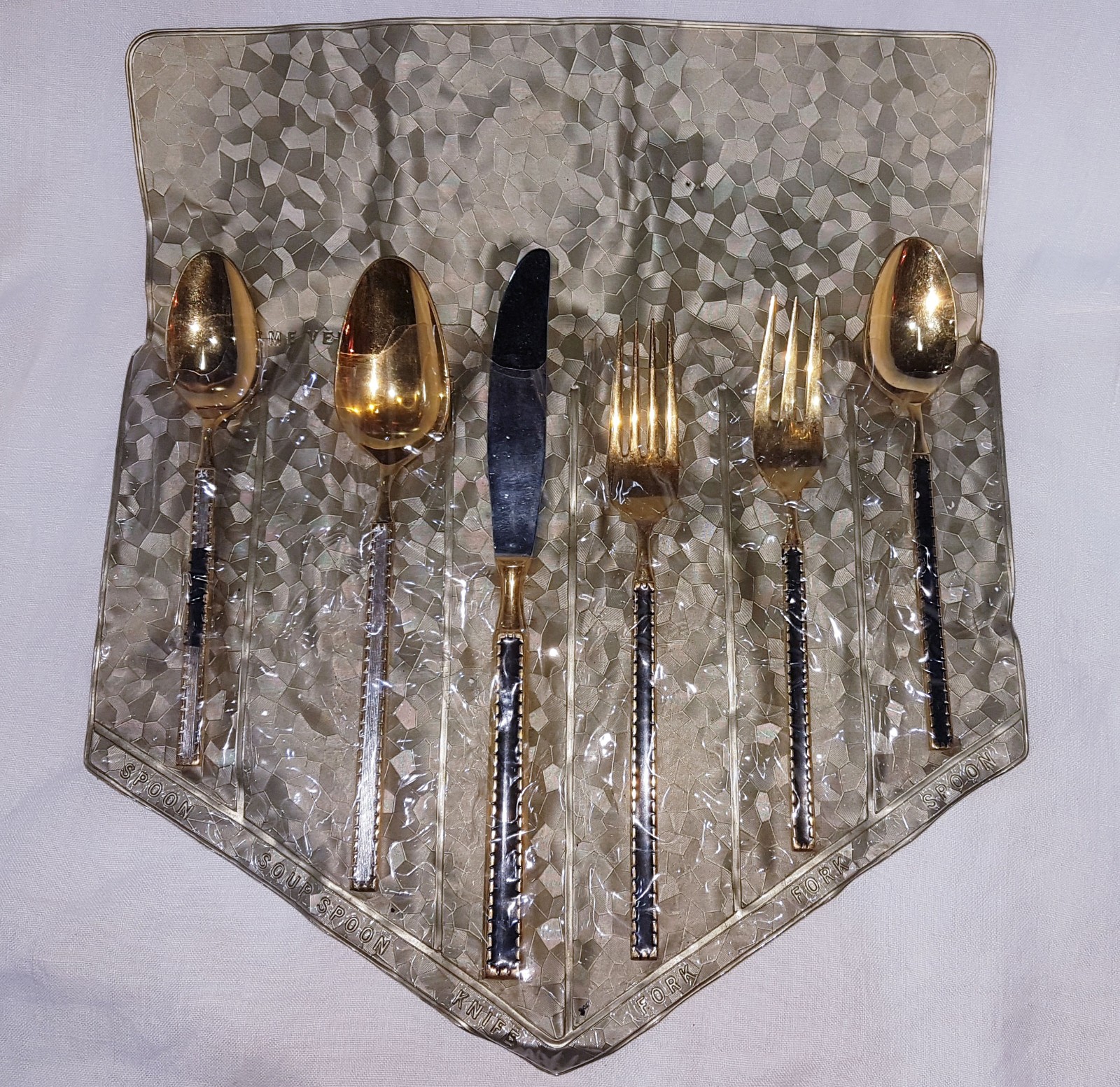 Faqueiro de metal dourado Supreme Vermai composto de 7 colheres, 7... - foto 5 de 5