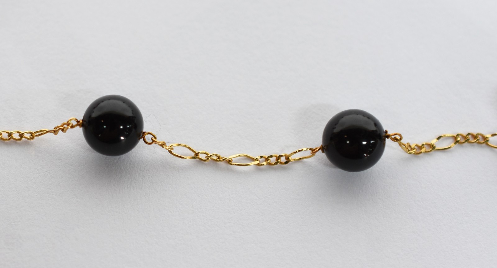 Colar de ouro 18 k com perolas negras sintéticas (Por motivo de... - foto 2 de 4