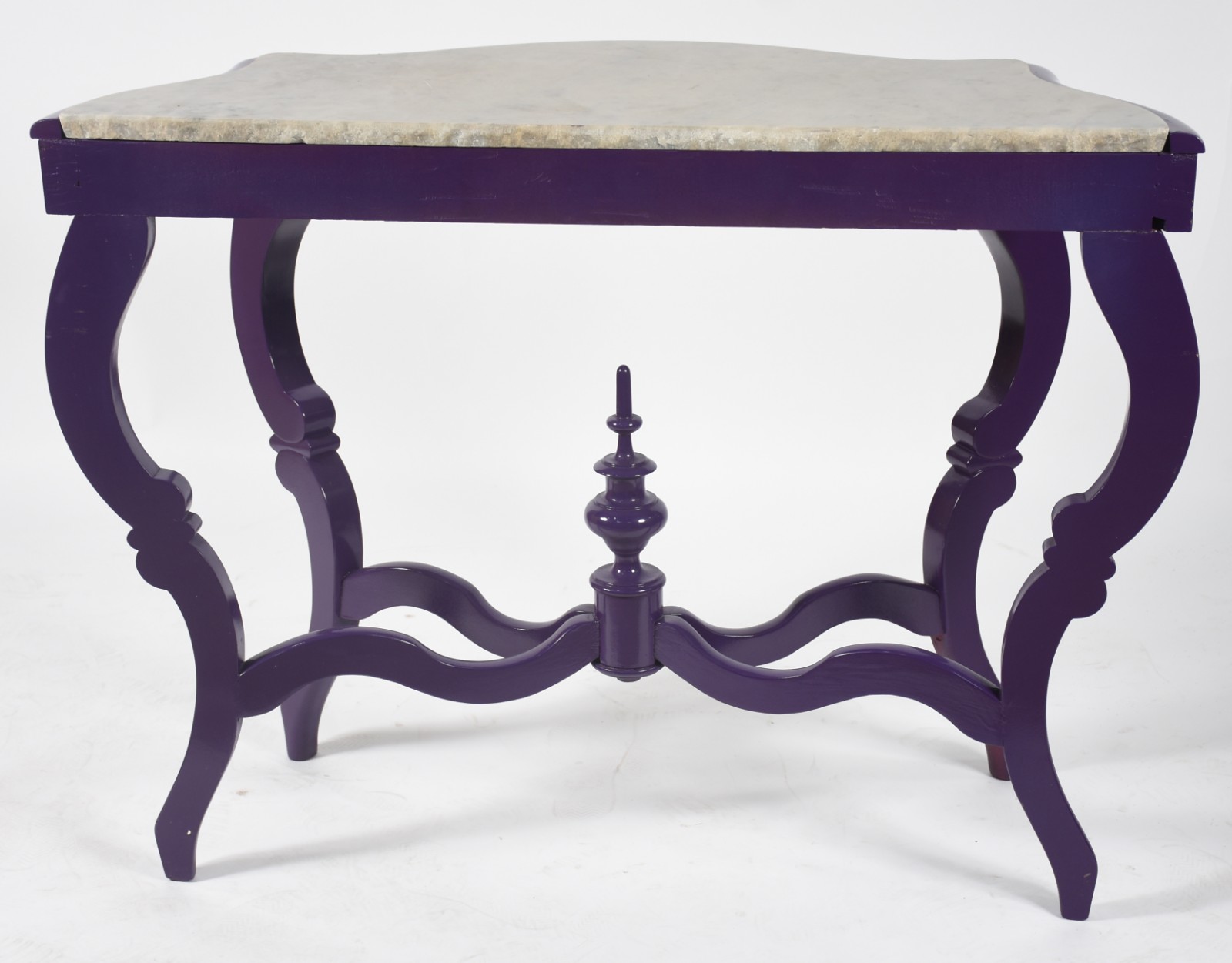 Console de madeira nobre estilo Luis Felipe, pintado na cor lilás com... - foto 4 de 4