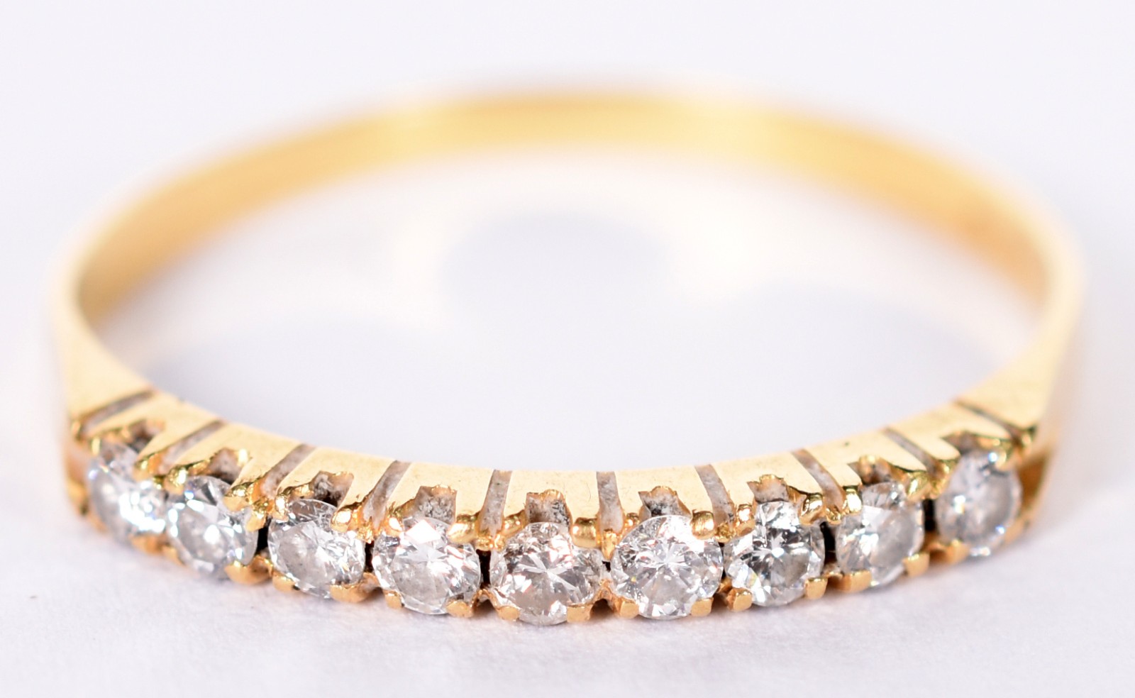 Anel de ouro 18 k com 9 bilhantes de 0,02 ct cada. Total 0,8 ct, aro... - foto 1 de 4