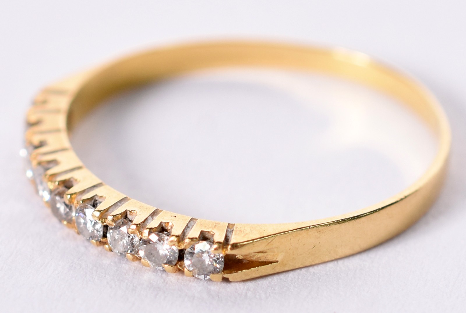 Anel de ouro 18 k com 9 bilhantes de 0,02 ct cada. Total 0,8 ct, aro... - foto 2 de 4
