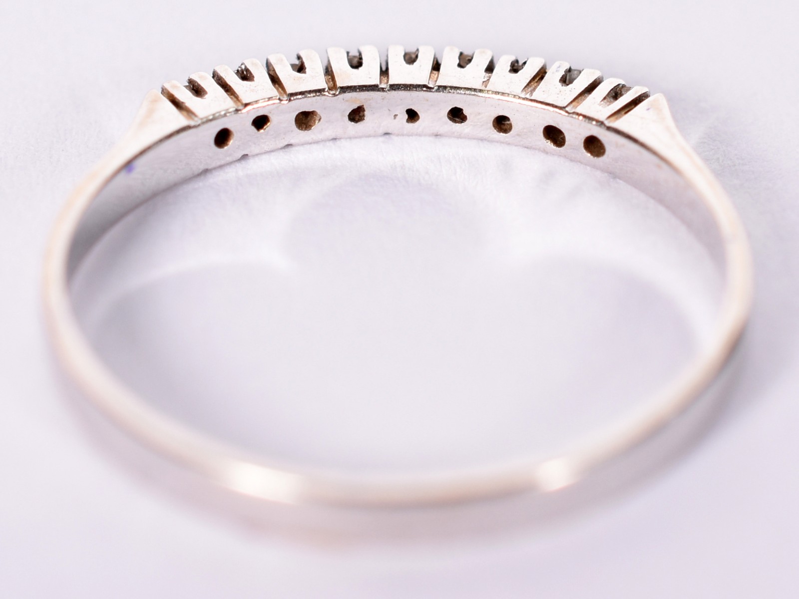 Anel de ouro branco 750 com 9 brilhantes, aro 15 (Por motivos de... - foto 4 de 4