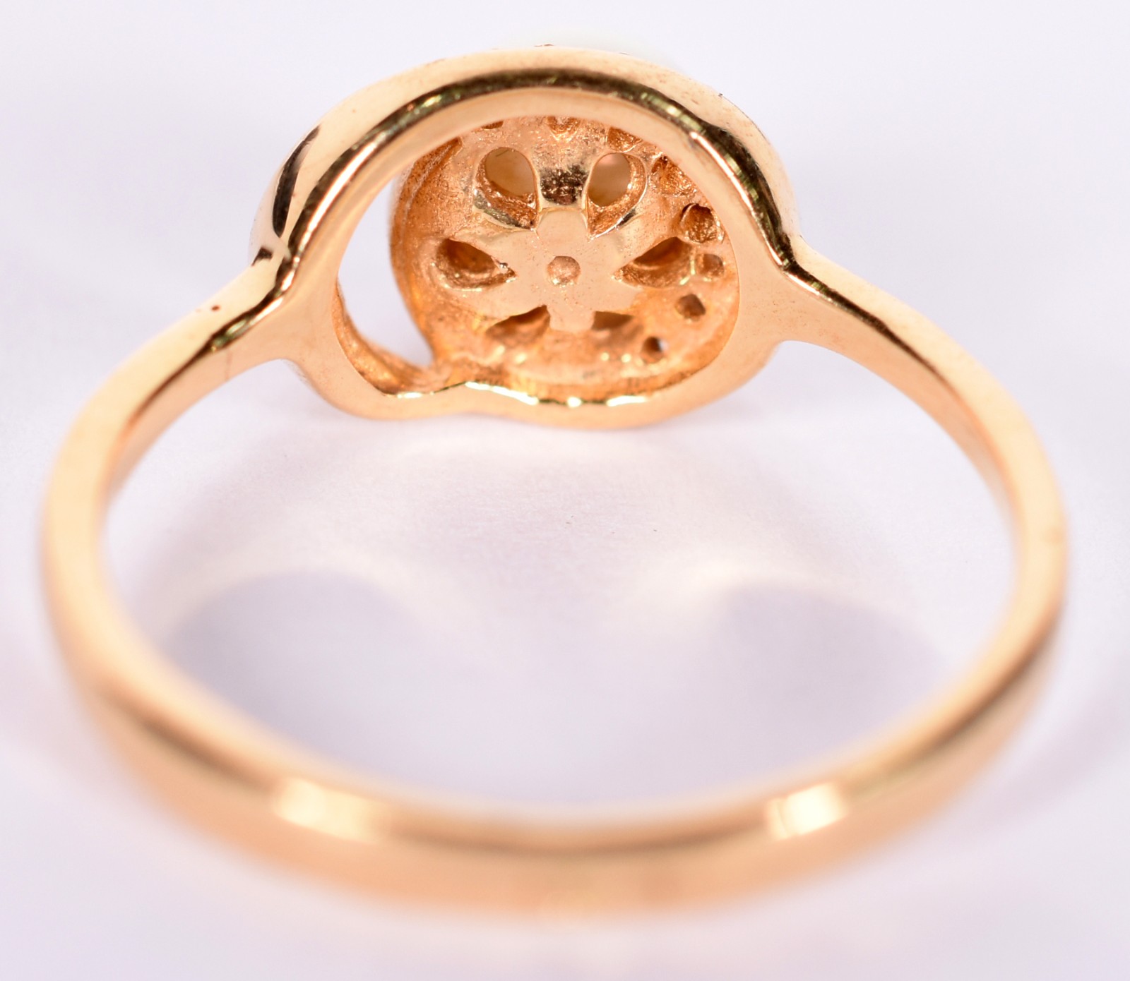 Anel de ouro amarelo 750 com mini brilhantes e uma perola, aro 17... - foto 2 de 4