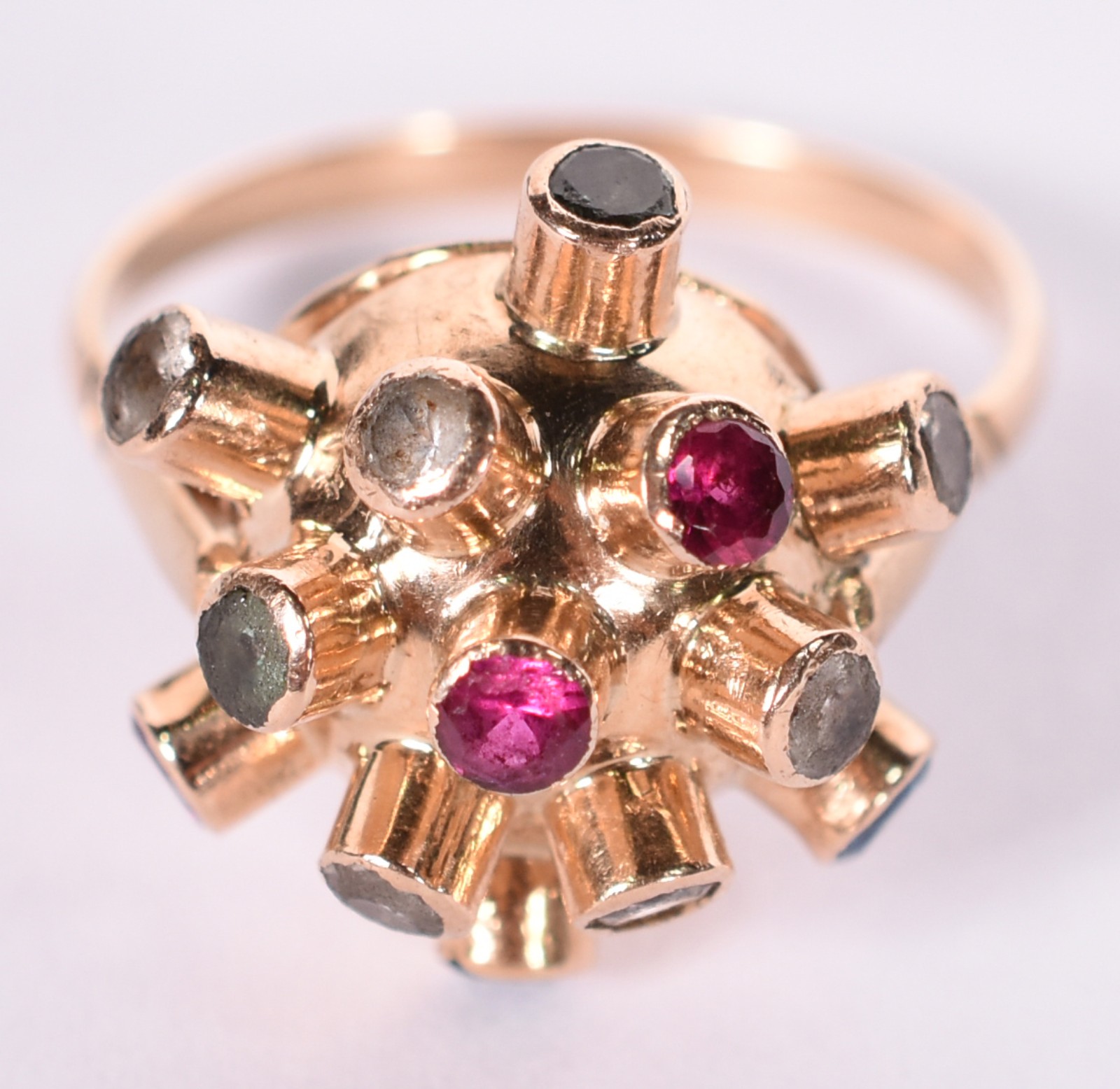 Anel de ouro 750 com pedras coloridas, aro 19 (Por motivos de... - foto 1 de 4