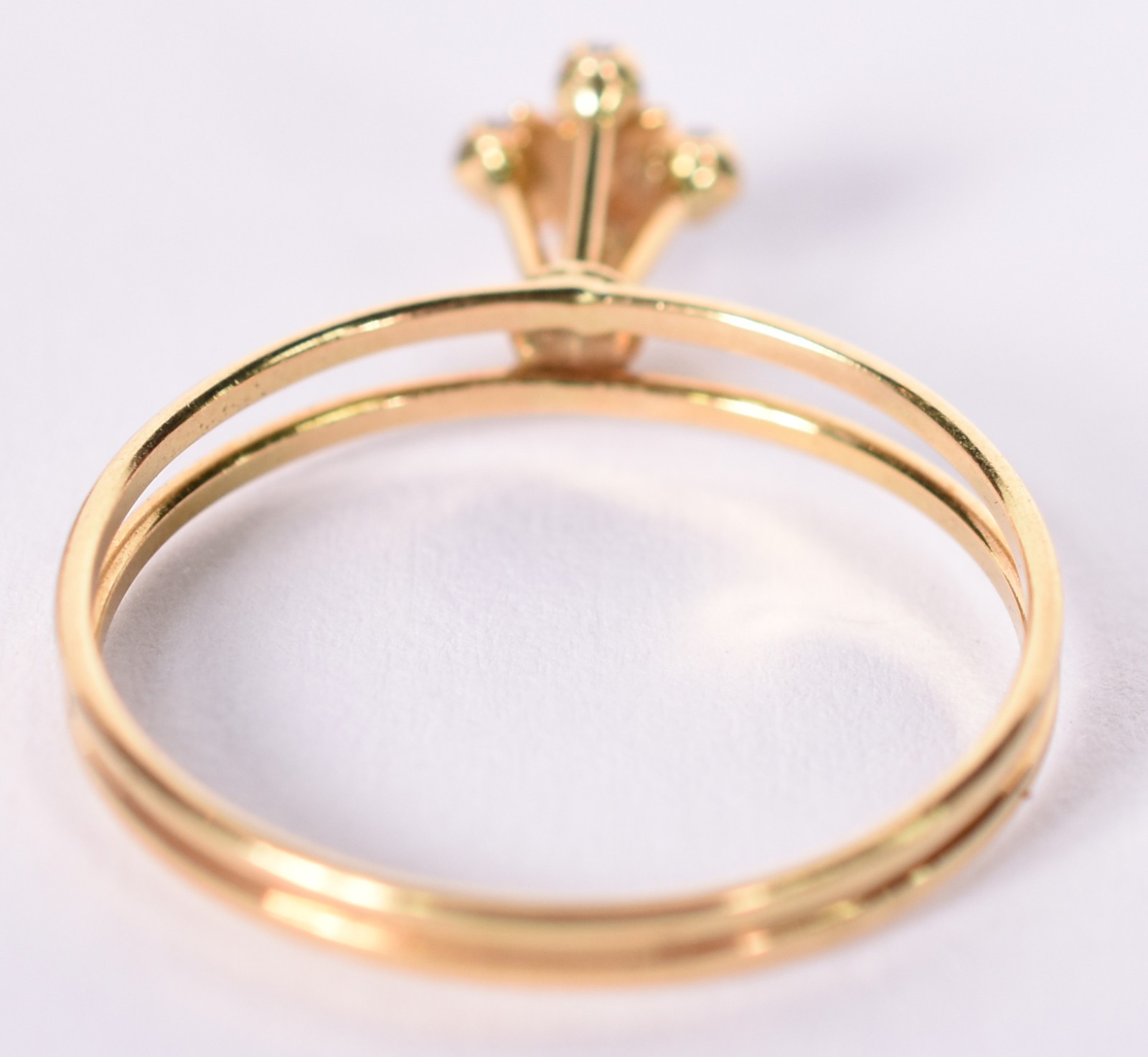 Anel de ouro com 5 mini brilhantes, aro 15 (Por motivos de segurança... - foto 3 de 3