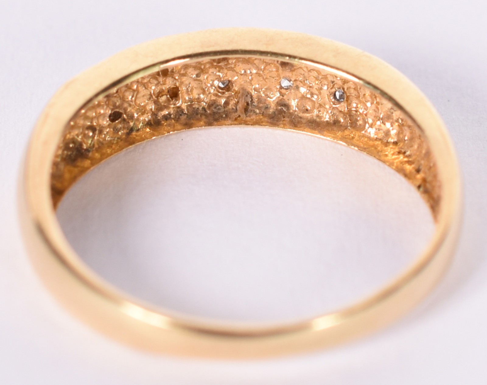 Anel de ouro contraste 750 com pequenos brilhantes, aro 17 (Por... - foto 5 de 5