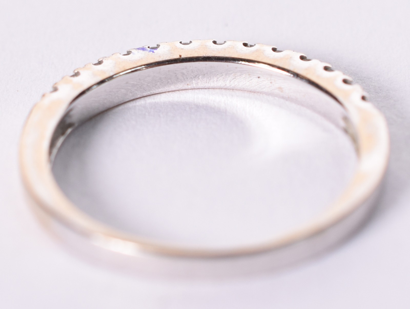 Anel de ouro branco com 12 brilhantes de 0,02 cada, total 0,24 ct... - foto 5 de 5