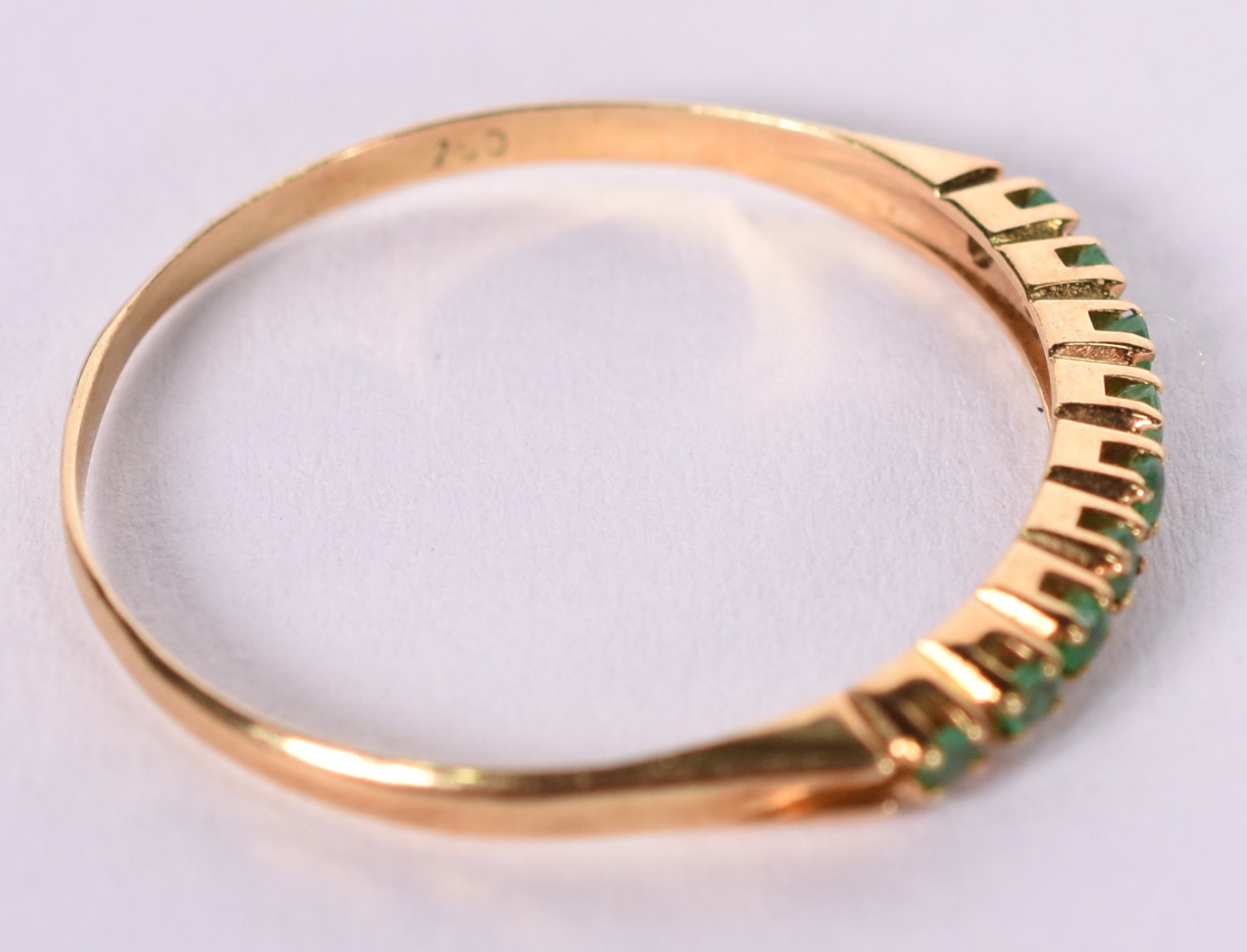 Anel de ouro contrastado 750 com esmeraldas, aro 19 (Por motivos de... - foto 3 de 5