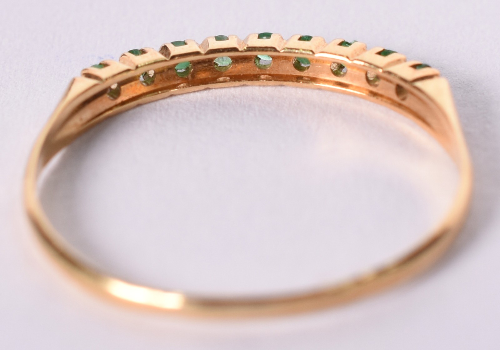 Anel de ouro contrastado 750 com esmeraldas, aro 19 (Por motivos de... - foto 5 de 5