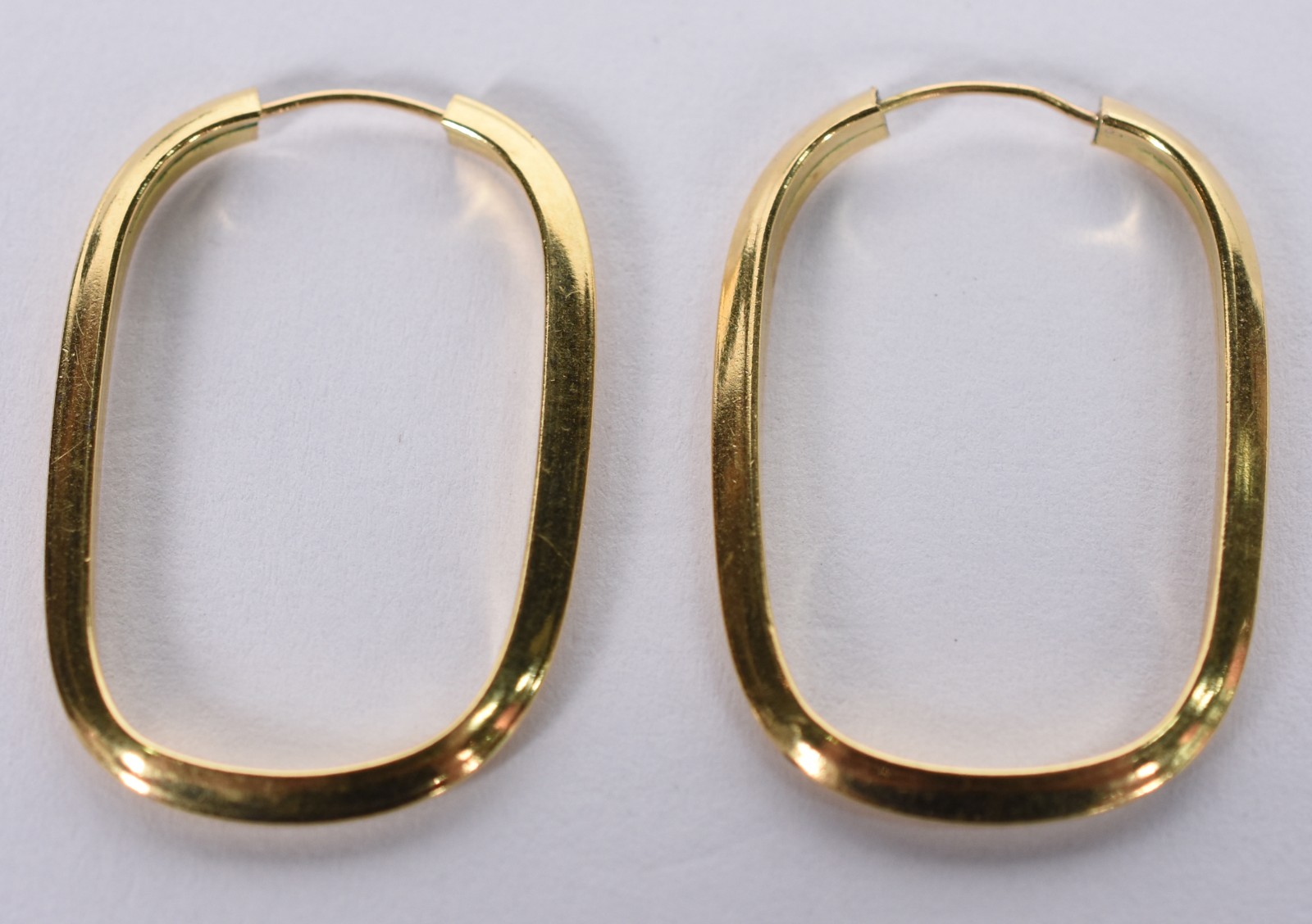 Par de brincos de ouro contraste 750 feitio oval (Por motivos de... - foto 2 de 3