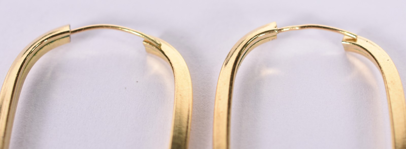 Par de brincos de ouro contraste 750 feitio oval (Por motivos de... - foto 3 de 3
