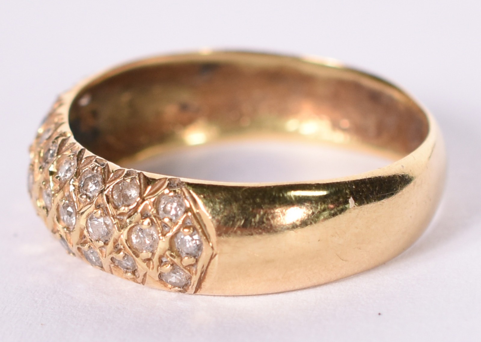 Anel de ouro contraste 750 com 27 brilhantes, aro 18 (Por motivos de... - foto 2 de 4