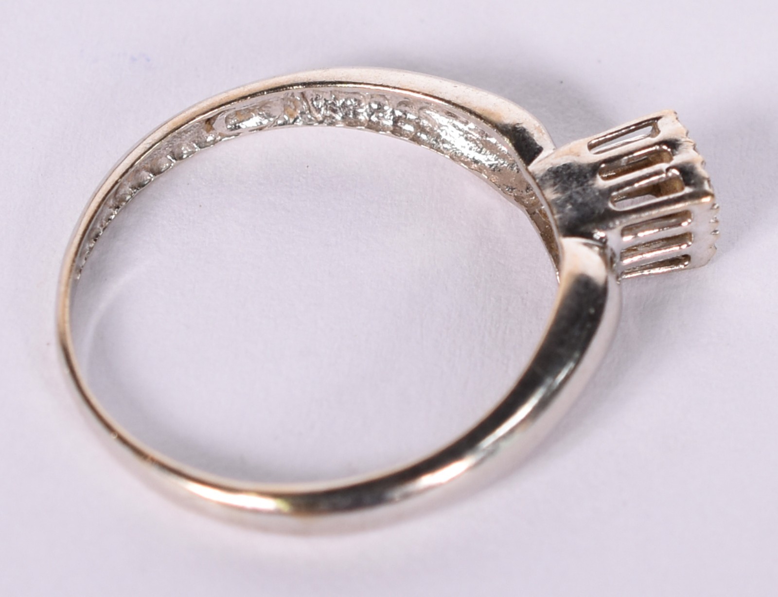 Anel de ouro branco feitio chuveiro com brilhantes, aro 18 (Por... - foto 3 de 4