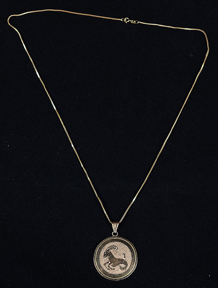 Cordão com 50cm e medalhão de ouro 18 k - 12 g - foto 2 de 2